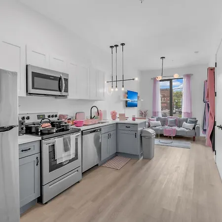 Pink Heaven Indoor Pool, Free Parking, Near Nyc Apartment